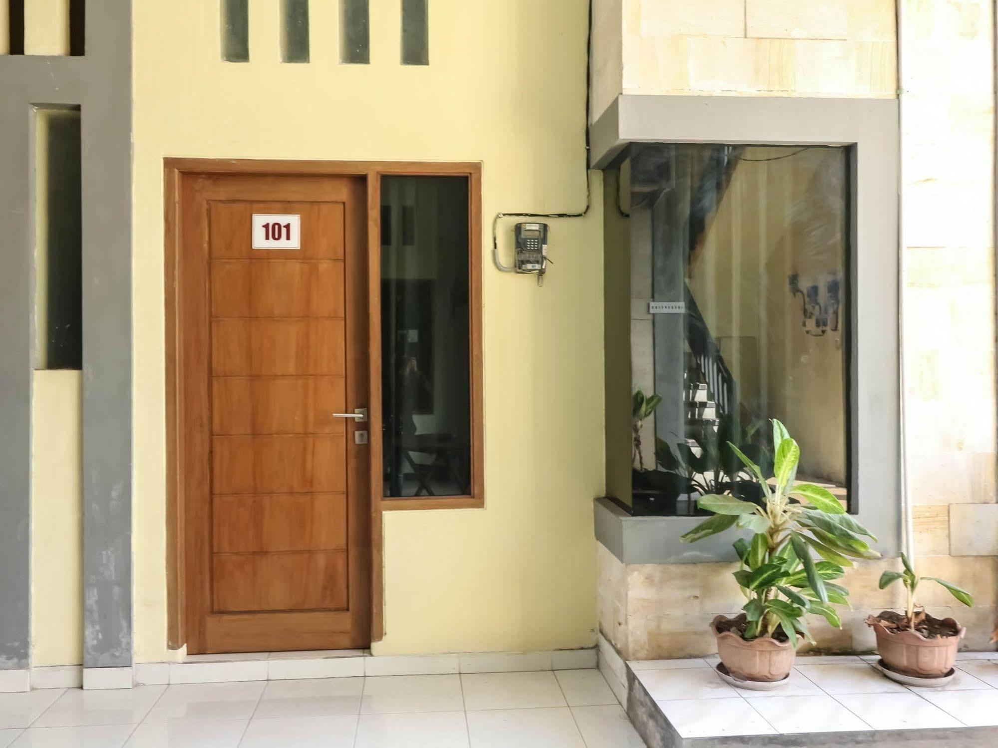 Super Oyo 91495 Hotel Indah Residence Denpasar Eksteriør bilde